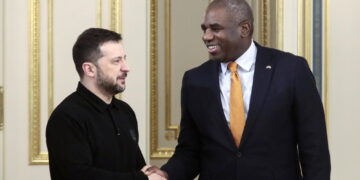 Il ministro Lammy: 'Giro di vite su Putin