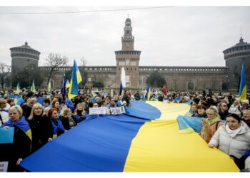 In piazza a tre anni dal conflitto dallo scoppio del conflitto