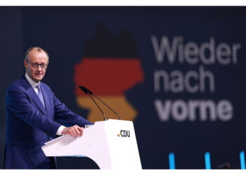 Parole del leader Cdu al congresso accolte con un'ovazione