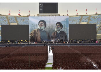 Nello stadio le gigantografie di Nasrallah e Safieddine