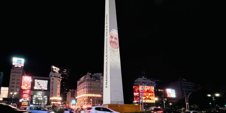 Convocados en la Plaza Constitución.