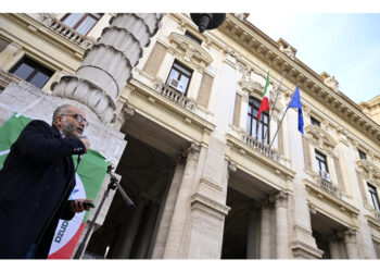 Verso la fine della sospensione; i suoi studenti lo attendono