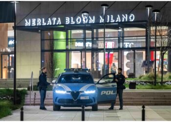 L'aggressione ieri sera fuori da un centro commerciale