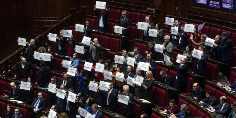 Ha mandato in Aula i suoi ministri e non ci hanno risposto