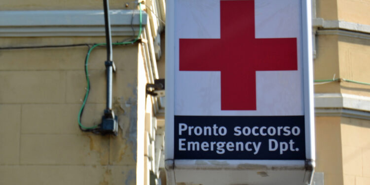 Si presentano autonomamente in due ospedali