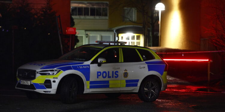 La polizia circonda l'edificio