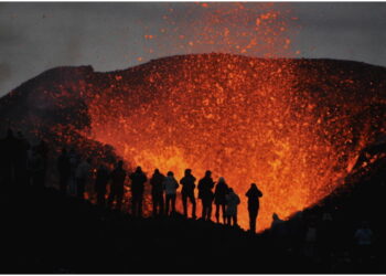 Presenti modeste fontane di lava