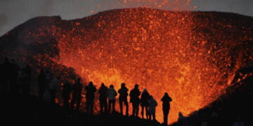 Presenti modeste fontane di lava