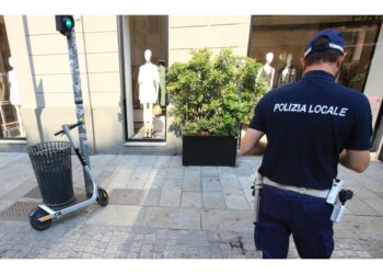 Cinquantenne denunciato dalla polizia locale alla Spezia