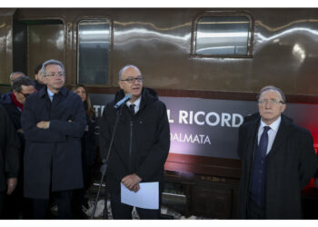 Il ministro a Napoli per la tappa del Treno del Ricordo