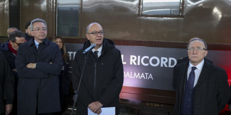 Il ministro a Napoli per la tappa del Treno del Ricordo