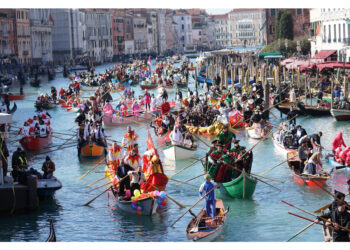 All'Arsenale lo show sull'acqua "Giacomo. Una storia d'amore"