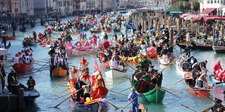 All'Arsenale lo show sull'acqua "Giacomo. Una storia d'amore"