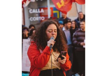 Giovani in piazza a Montecitorio