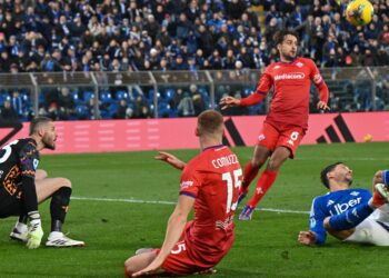 Una fase di Como-Fiorentina d'andata, terminata 1-0 per i toscani (foto Roberto Colombo)