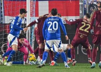 Un momento della gara d'andata fra Como e Roma (foto Roberto Colombo)