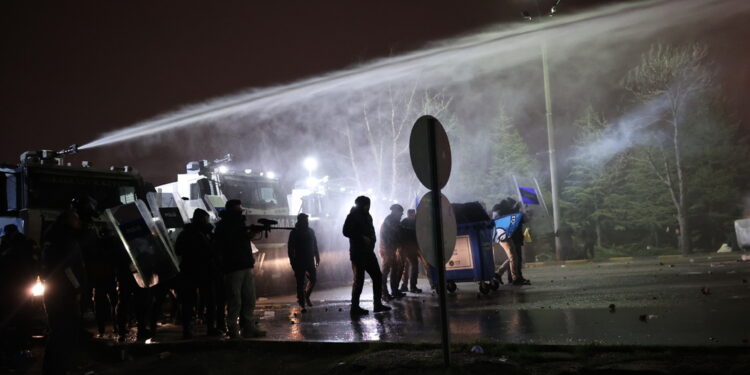 Manifestazione vietata e grande schieramento di polizia