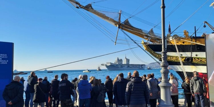 In 14 mila su nave Trieste