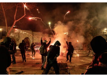 Manifestati in piazza per l'arresto del sindaco di Istanbul