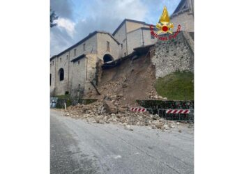 Muro danneggiato dal sisma