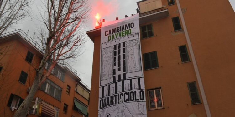 L'azione dai tetti dei palazzi