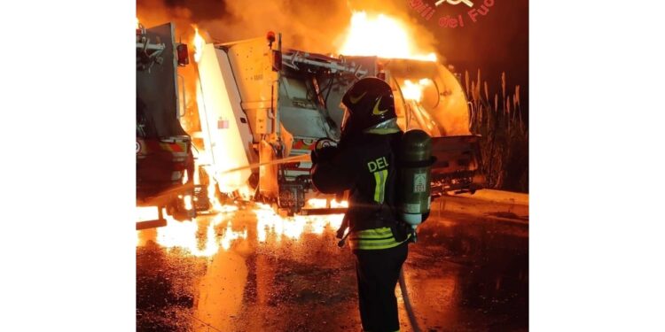 Indagini carabinieri e vigili del fuoco