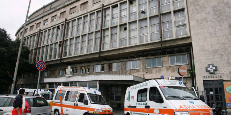 Una delle due trasportava una donna in ospedale