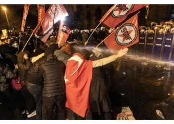 Protesta contro l'arresto del sindaco Ekrem Imamoglu