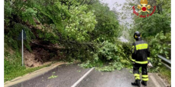 Numerosi borghi senza collegamenti viari a causa delle frane