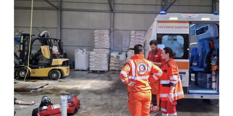 E' accaduto in una fabbrica di mangimi nella zona industriale