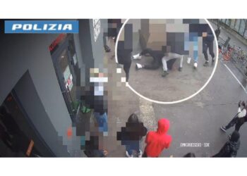 Soccorritori costretti ad allontanarsi fino ad arrivo Polizia