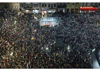 Con gli studenti migliaia in piazza. un 'Editto' di valori