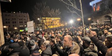 Ferito un poliziotto.Tensione nella notte