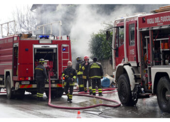 Nell'edificio non c'erano vittime. Indagini della Polizia