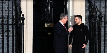 Abbraccio tra i due all'arrivo a Downing Street