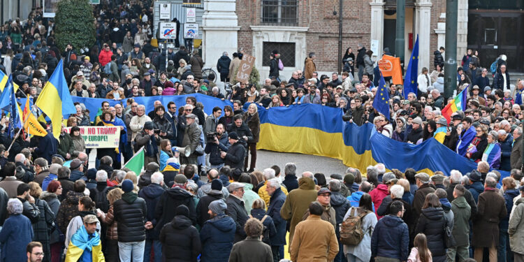 Manifestazione in piazza nel centro cittadino