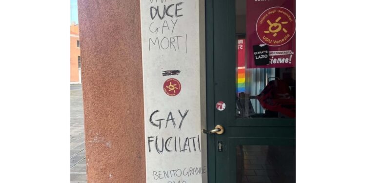 Lasciate scritte fasciste