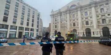 Nel gennaio 2023 imbrattarono l'opera in piazza Affari a Milano