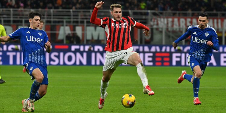 Un momento del match giocato a San Siro fra Milan e Como (foto Roberto Colombo)