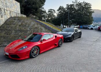 supercar sosta selvaggia viale geno